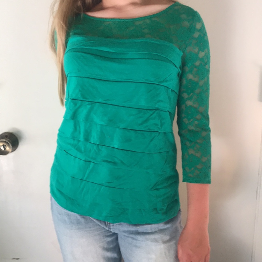 Katiek lace emerald green ruffled top with 3/4slv